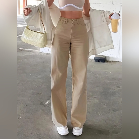 High waisted wide leg jeans with slash pockets - Women's Denim Pants - Picture 1 of 1